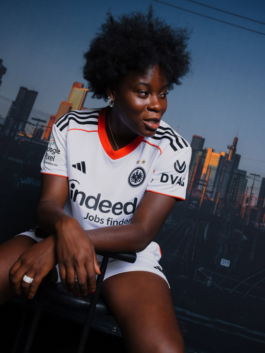 Dit zijn de Eintracht Frankfurt voetbalshirts 2025-2026 van adidas