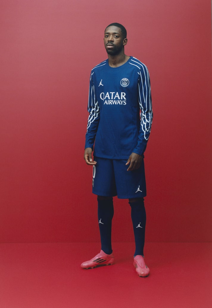 Paris Saint Germain 4e shirt 2024-2025 is blauw met vleugels! 