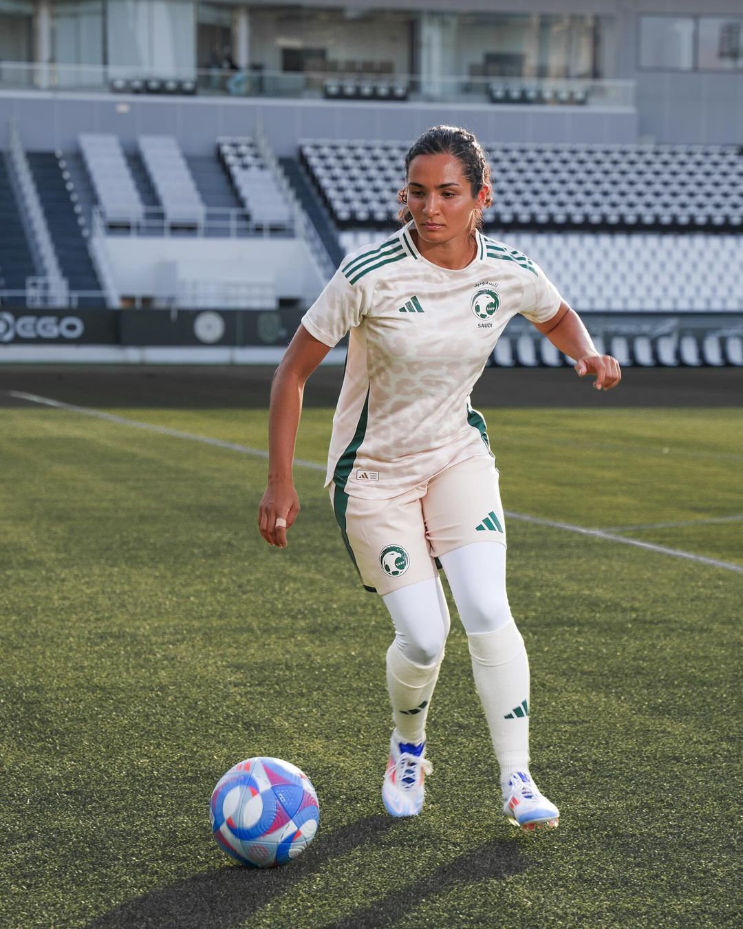 Saoedi-Arabië voetbalshirts 2024-2025 geïnspireerd door futuristisch project