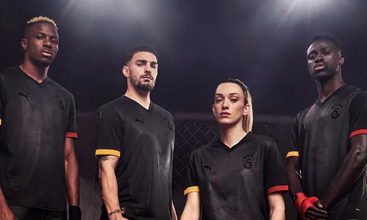 Galatasaray special edition voetbalshirt 2025 bevat leeuwenprint