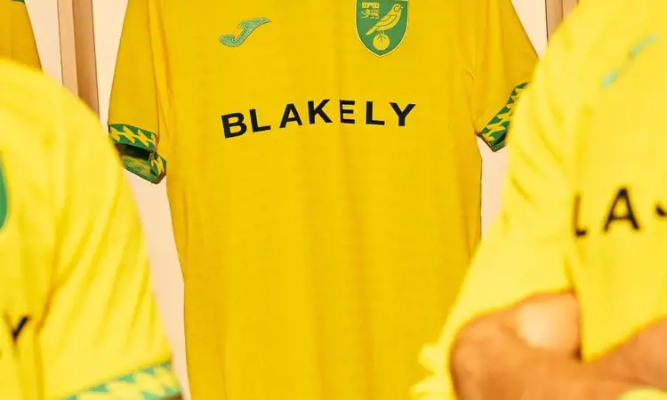 Joma presenteert de Norwich City voetbalshirts 2025-2026
