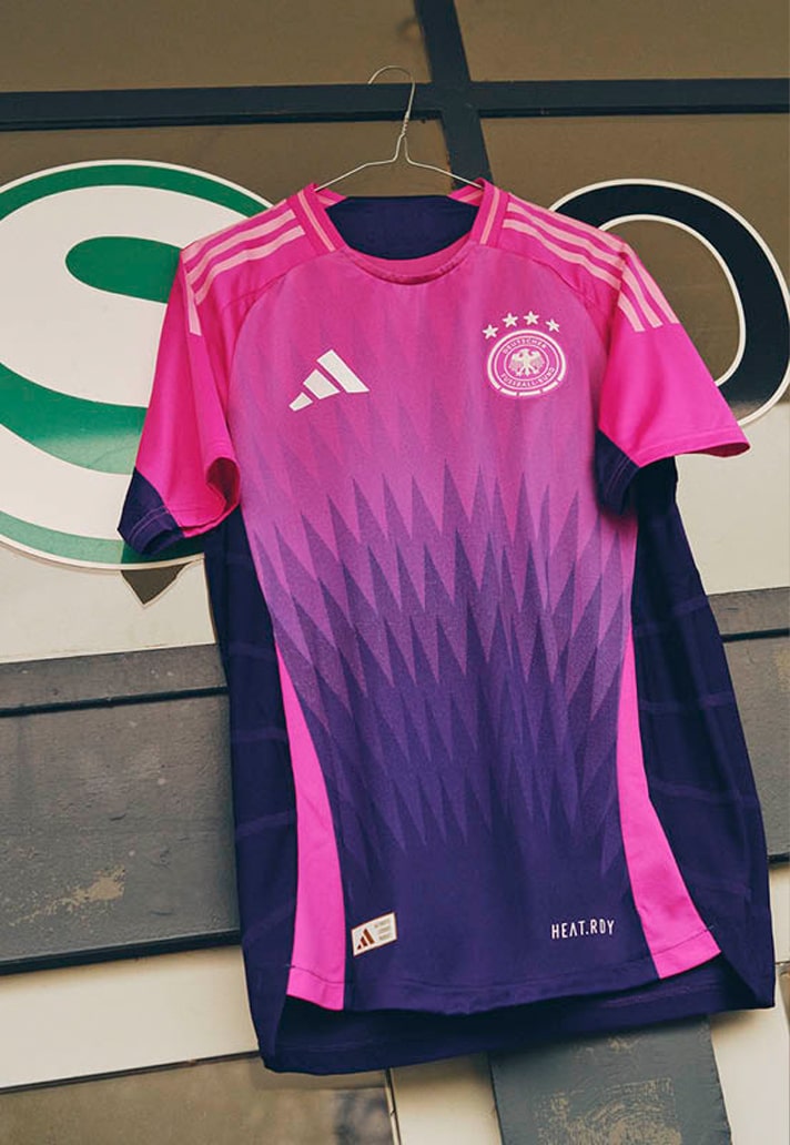 Duitsland uitshirt 2024-2025 in teken diversiteit