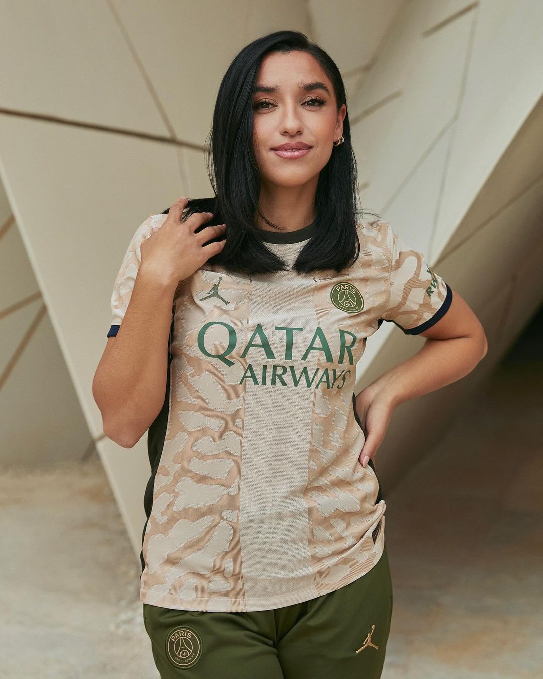 Dit is het Paris Saint Germain 4e voetbalshirt 2023-2024