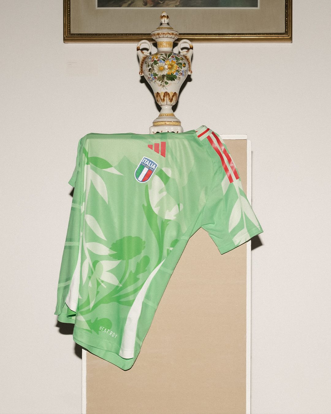 Italië EK 2025 vrouwen voetbalshirts in teken DNA en kunst!