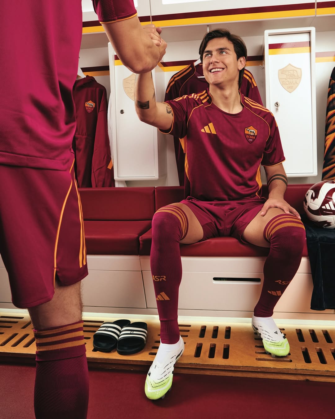 AS Roma thuisshirt 2025-2026 heeft jaren '90 look!