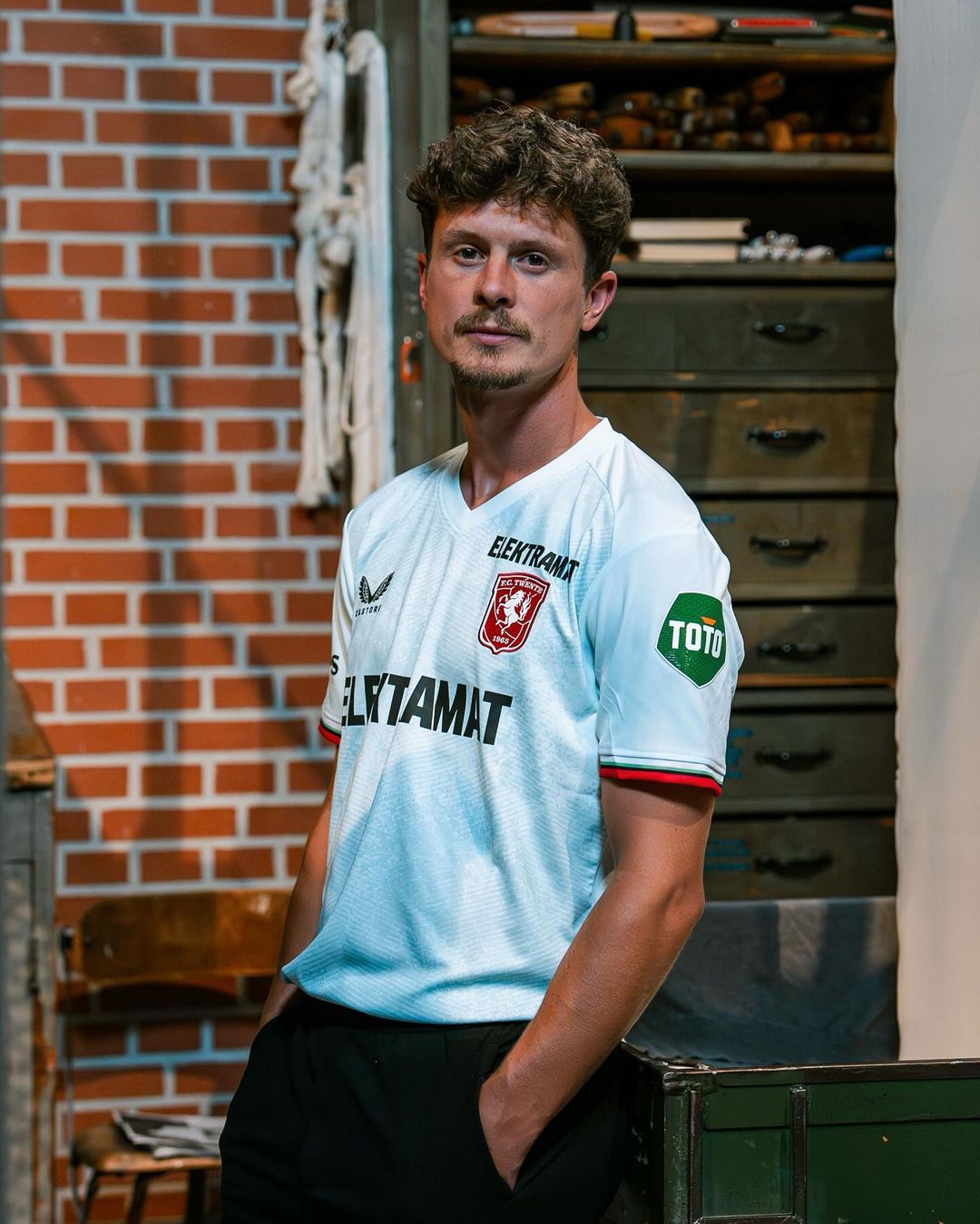 FC Twente uitshirt 2024-2025 is mintgroen en ode aan Twente