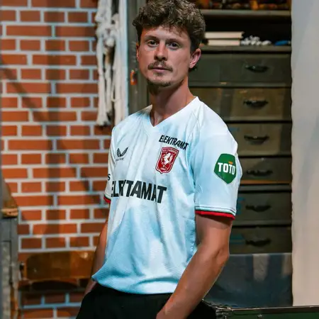 FC Twente uitshirt 2024-2025 is mintgroen en ode aan Twente