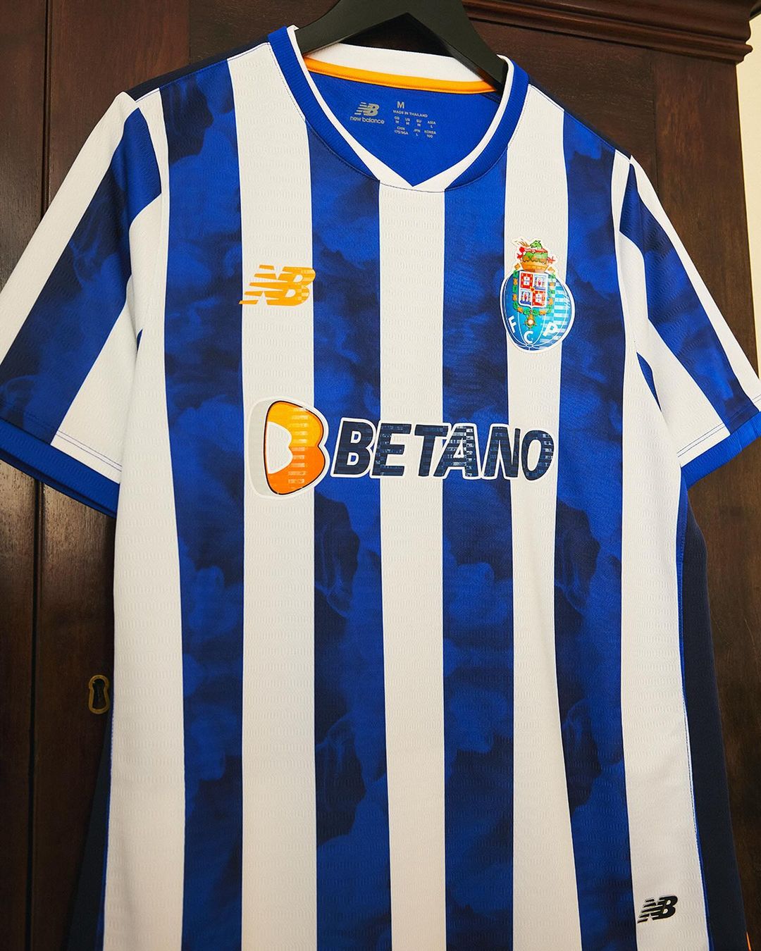 FC Porto voetbalshirts 2024-2025 in teken van vuur en vlam!