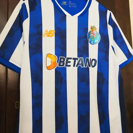 FC Porto voetbalshirts 2024-2025 in teken van vuur en vlam!