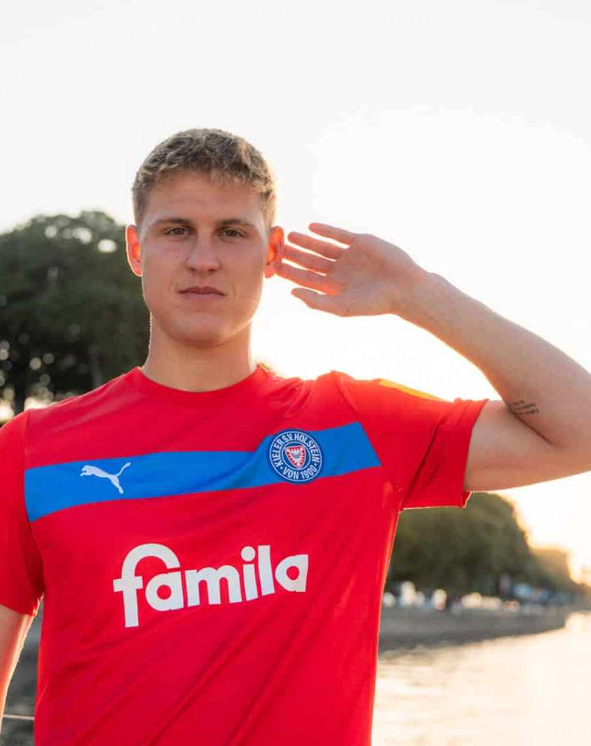 Dit zijn de Holstein Kiel voetbalshirts 2025-2026