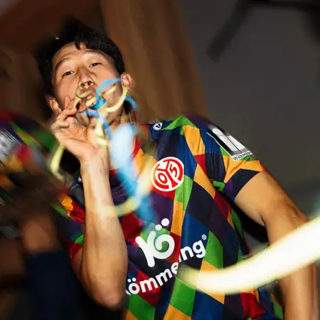 FSV Mainz carnaval voetbalshirt 2024-2025 geïnspireerd door Schwellkop Karlchen