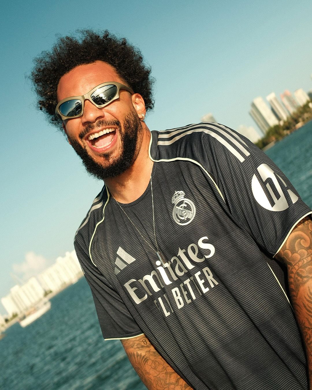 Real Madrid uitshirt 2025-2026 bevat speciaal moiré effect