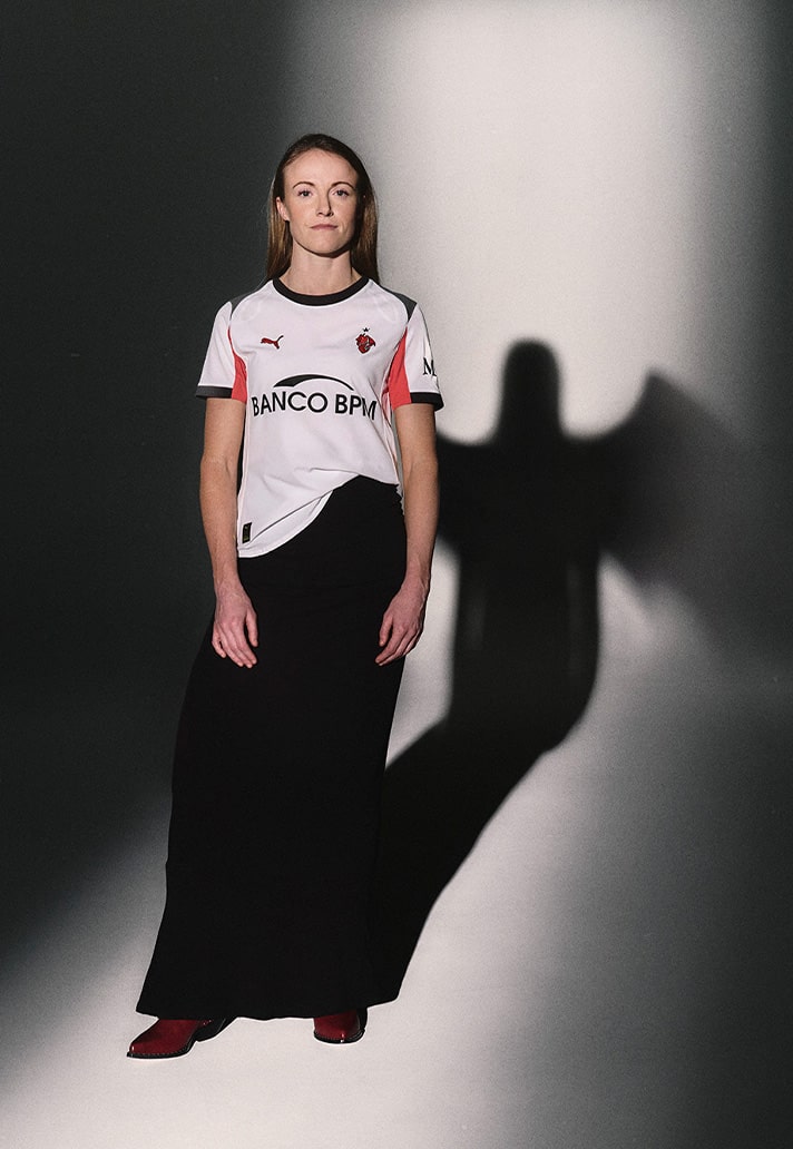 AC Milan uitshirt 2025-2026 ode aan shirt 1981-1982 met duivels randje