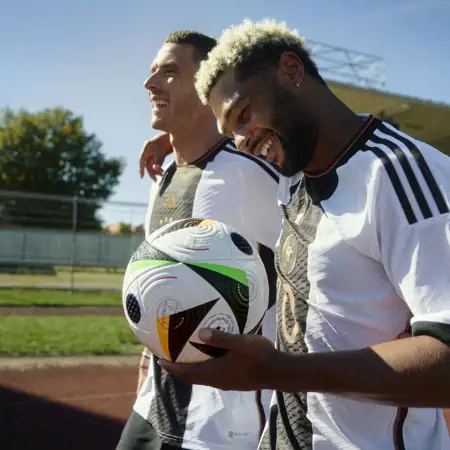 Dit is de adidas Euro 2024 Fussballliebe wedstrijdbal!