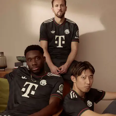 Bayern München 3e shirt 2025-2026 ode aan Marienplatz!