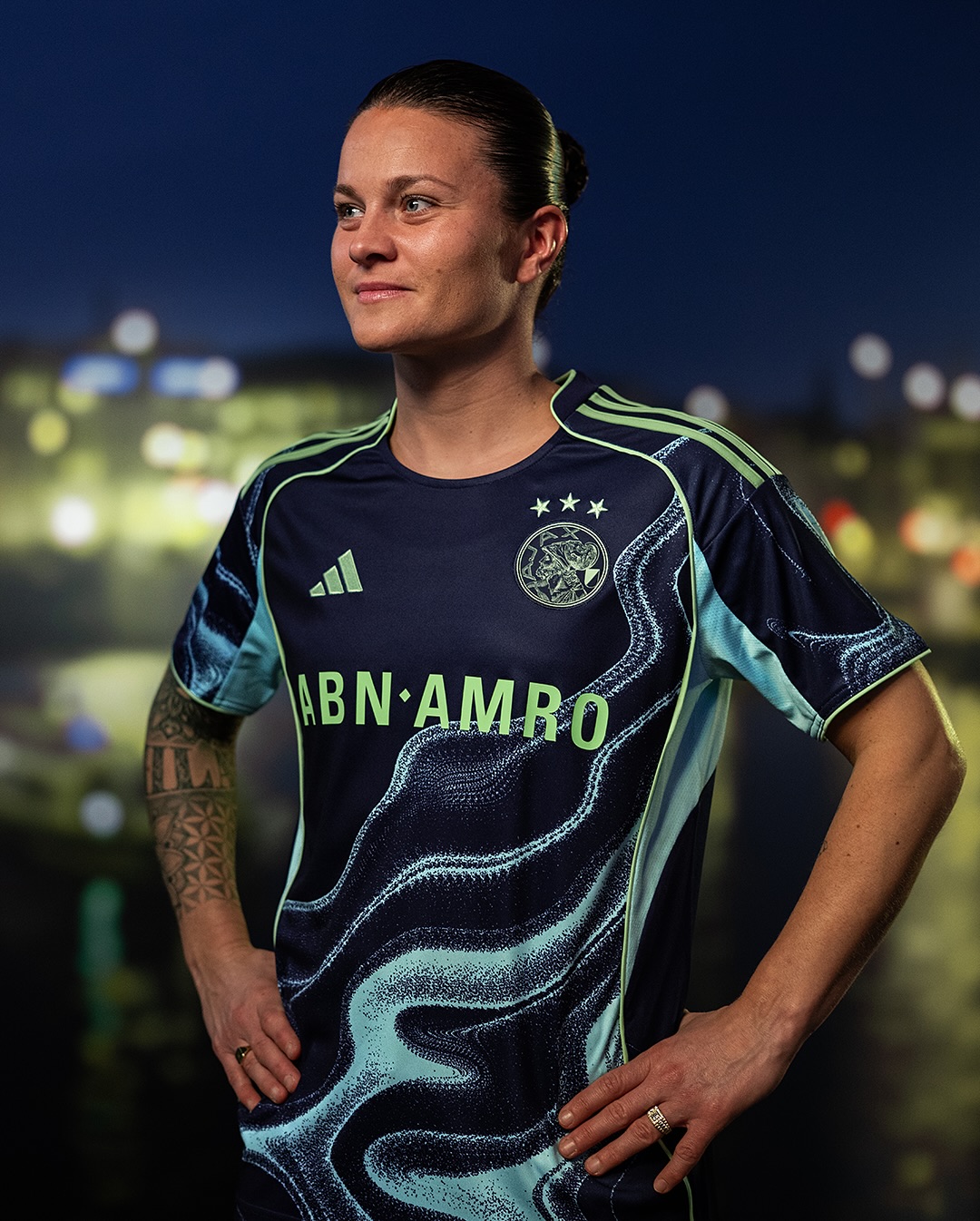 Ajax uitshirt 2025-2026 ode aan Amsterdam en jeugdopleiding! 