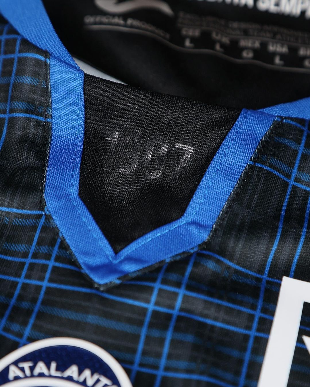 Dit is het Atalanta Bergamo Christmas voetbalshirt 2023-2024