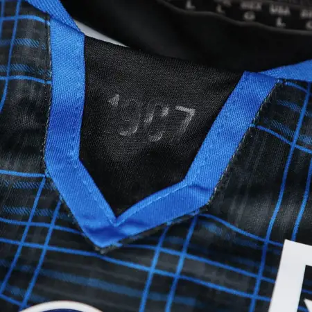 Dit is het Atalanta Bergamo Christmas voetbalshirt 2023-2024