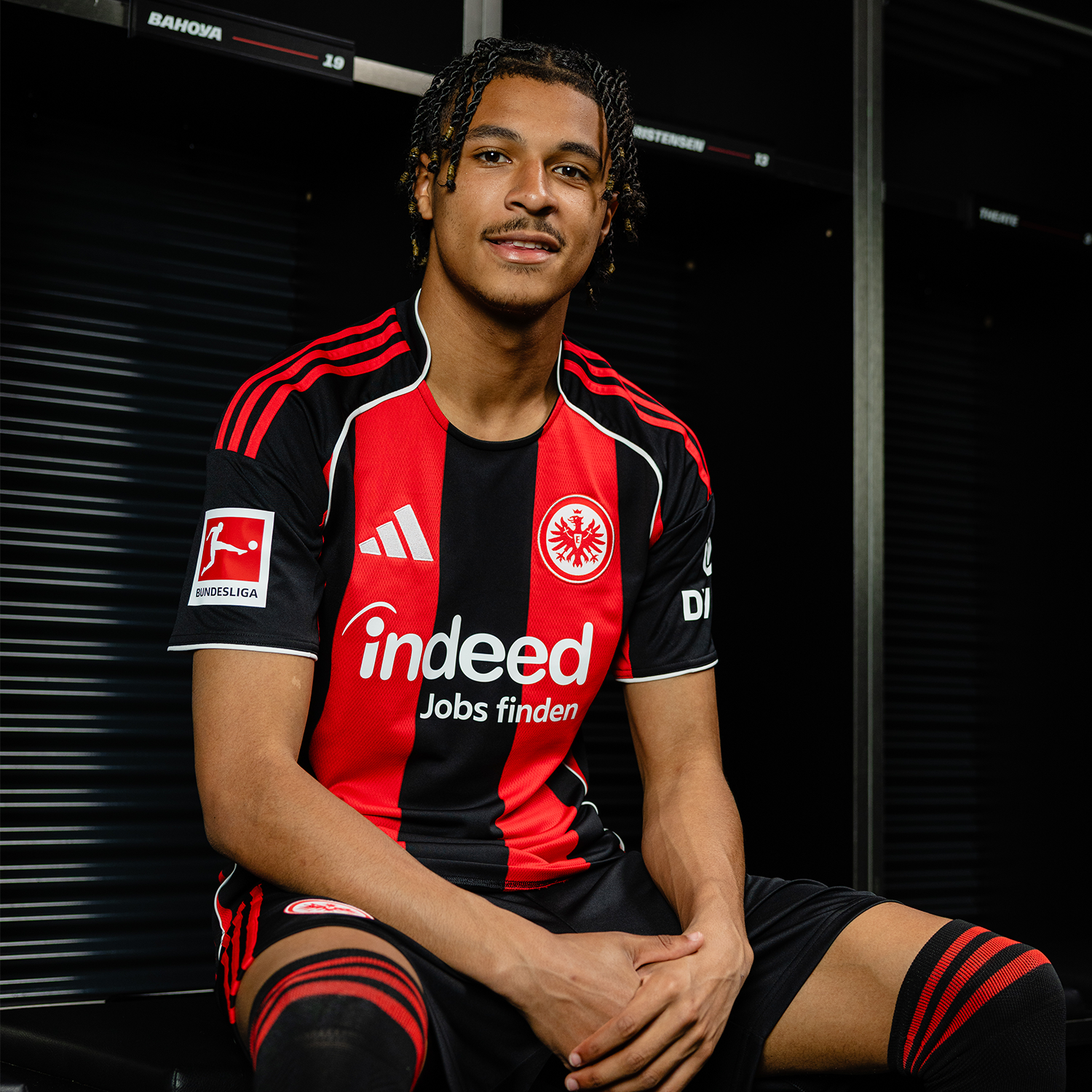 Dit zijn de Eintracht Frankfurt voetbalshirts 2025-2026 van adidas