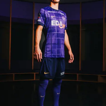 Dit zijn de Sanfrecce Hiroshima voetbalshirts 2025