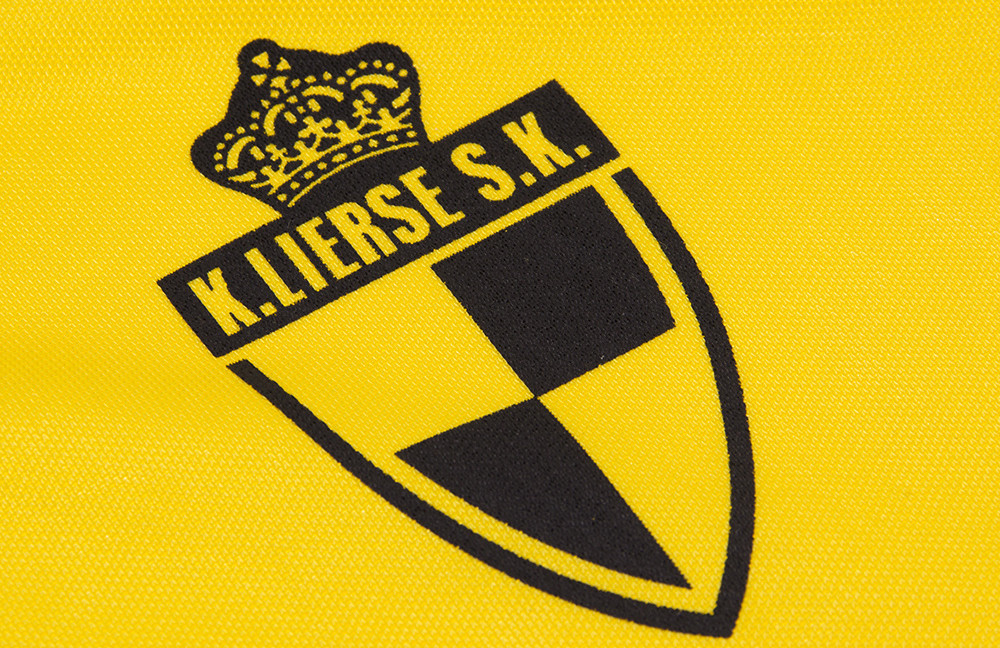 Dit is het Lierse SK retro voetbalshirt 1996-1997