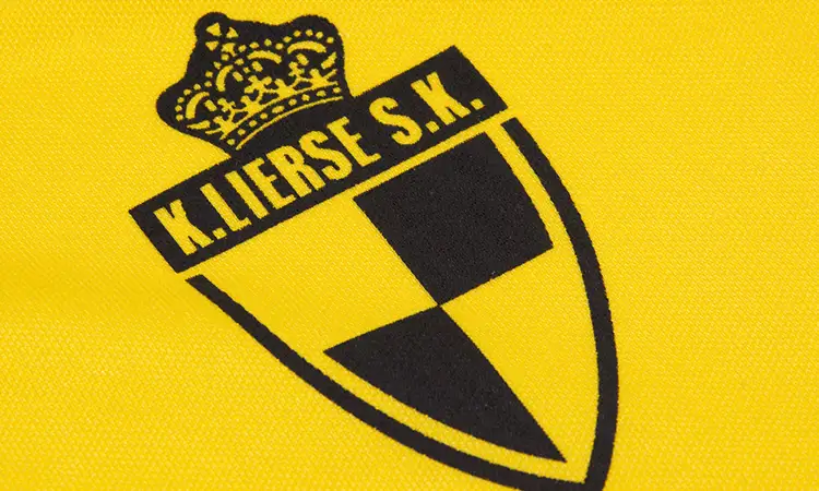Dit is het Lierse SK retro voetbalshirt 1996-1997