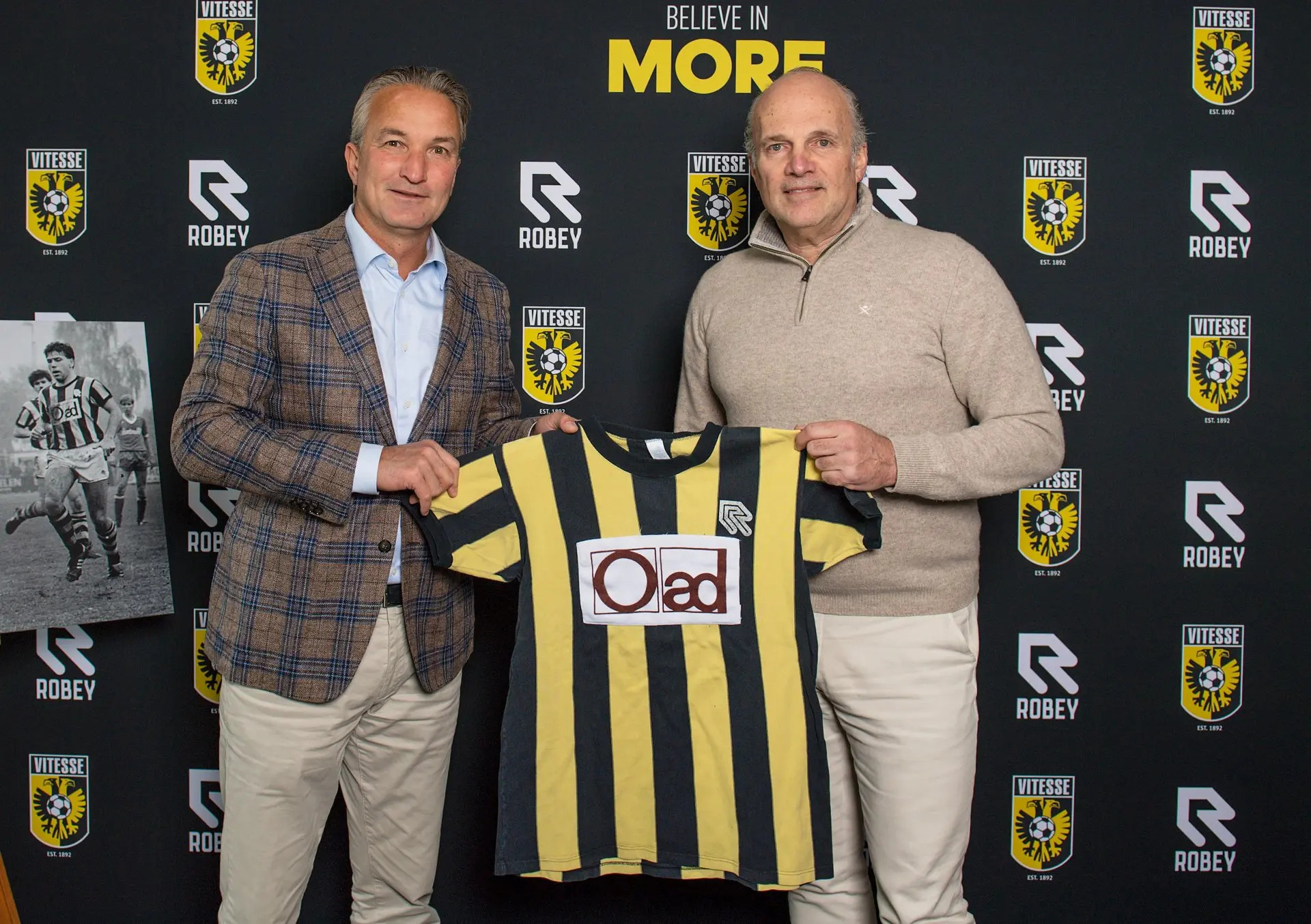 Robey kledingsponsor Vitesse vanaf 2023-2024