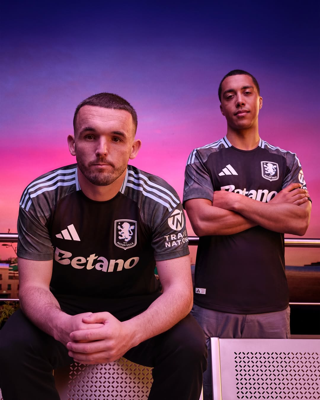 Aston Villa voetbalshirts 2025-2026 geïnspireerd door Holte End en Bullring