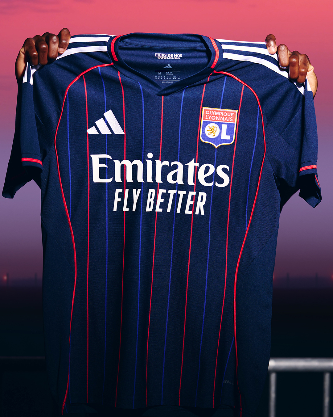 Dit zijn de Olympique Lyon voetbalshirts 2025-2026