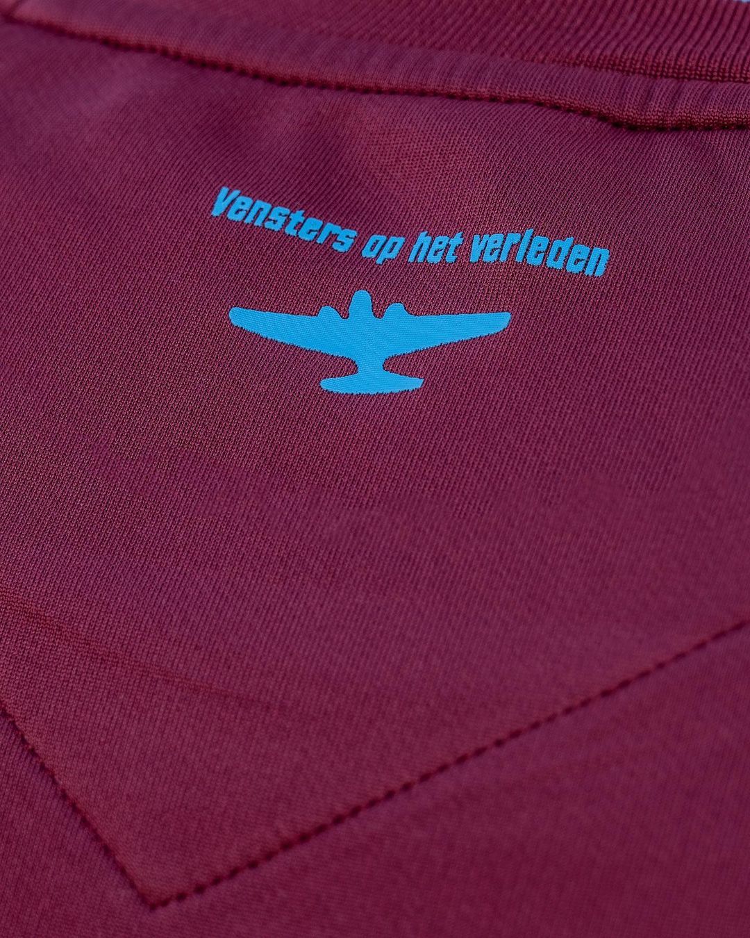Dit is het Vitesse Airborne voetbalshirt 2023-2024