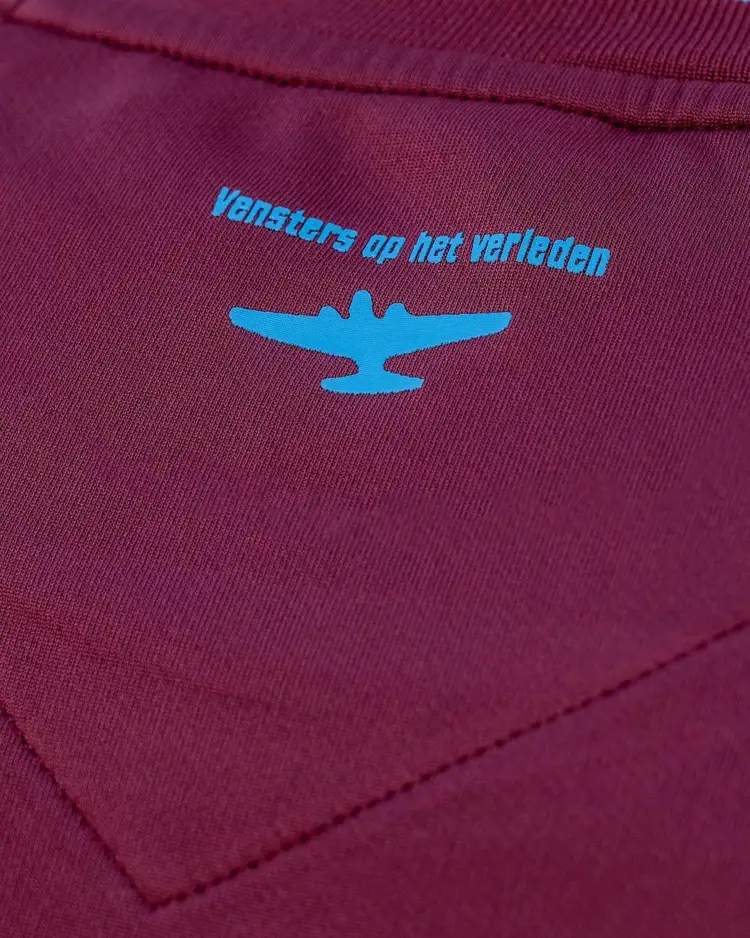 Dit is het Vitesse Airborne voetbalshirt 2023-2024