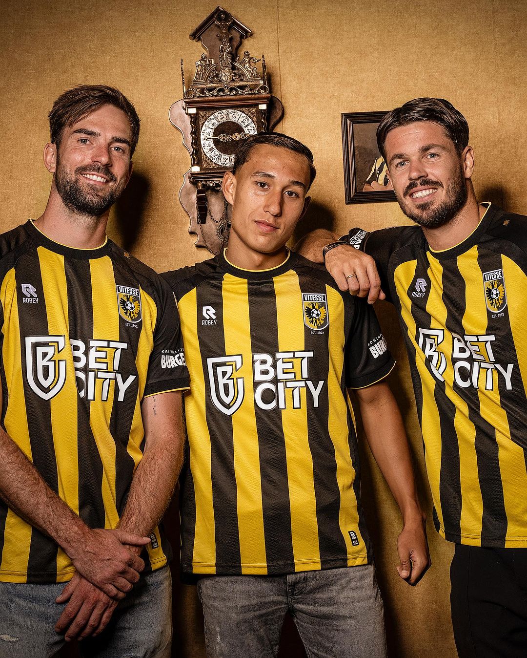 Vitesse voetbalshirts 2023-2024
