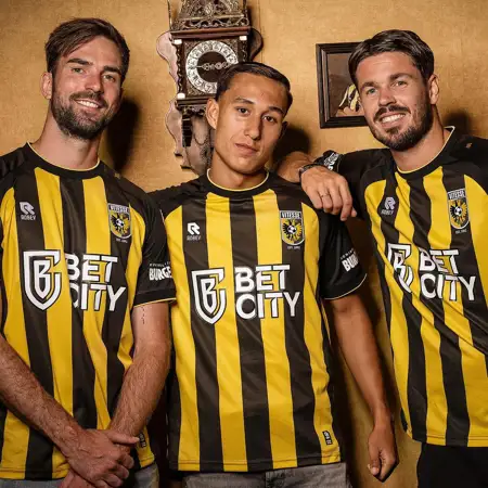 Vitesse voetbalshirts 2023-2024