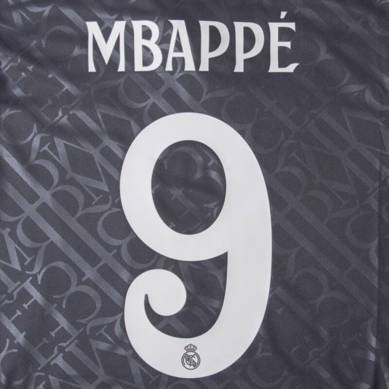 Dit is de officiële Real Madrid bedrukking 2024-2025