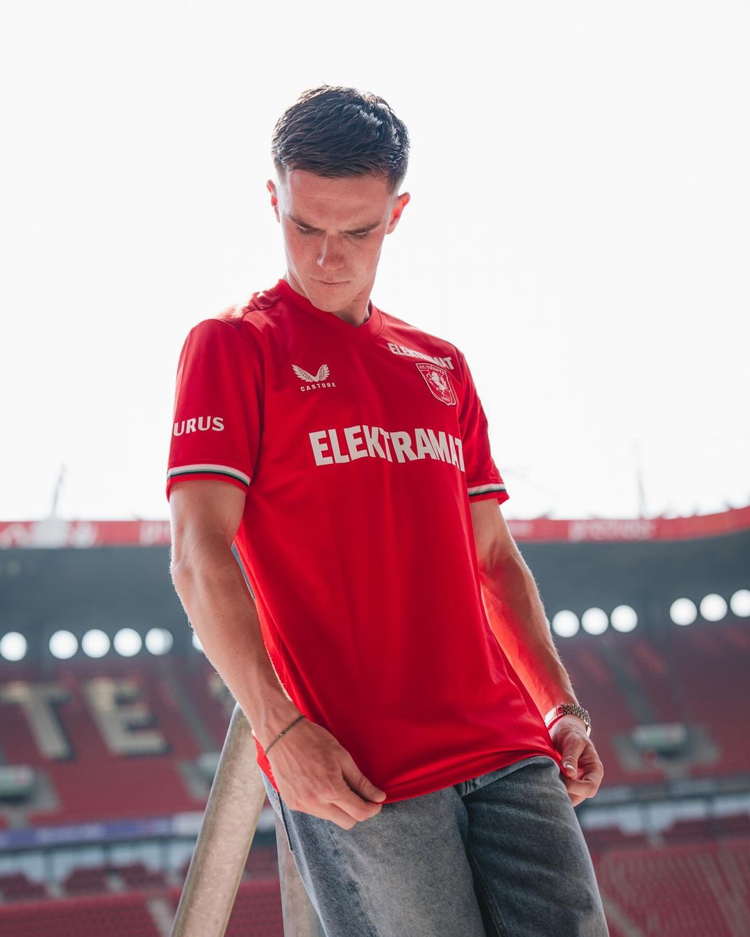 FC Twente voetbalshirts 2024-2025 'Het rode shirt, het Twentse ros'