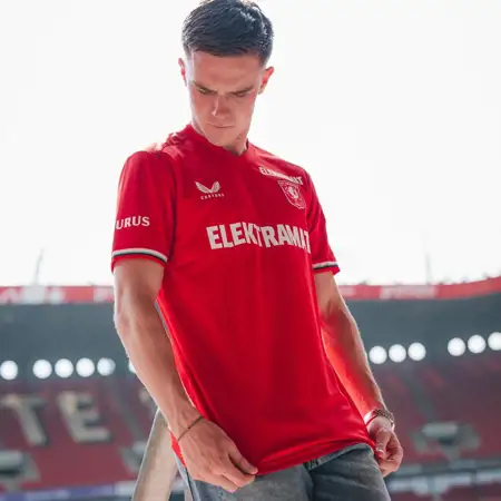 FC Twente voetbalshirts 2024-2025 'Het rode shirt, het Twentse ros'