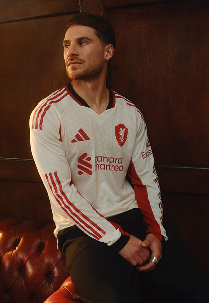 Liverpool FC uitshirt 2025-2026 ode aan Main Stand Anfield Road