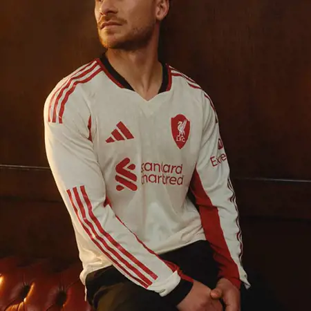 Liverpool FC uitshirt 2025-2026 ode aan Main Stand Anfield Road