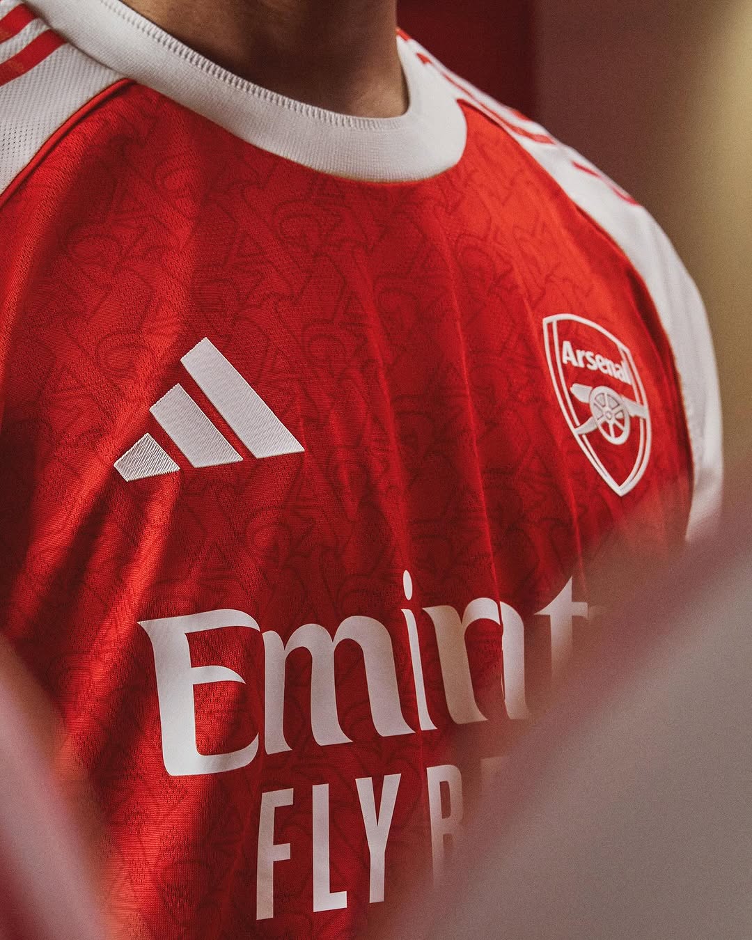 Arsenal thuisshirt 2025-2026 heeft gotische stijl! 