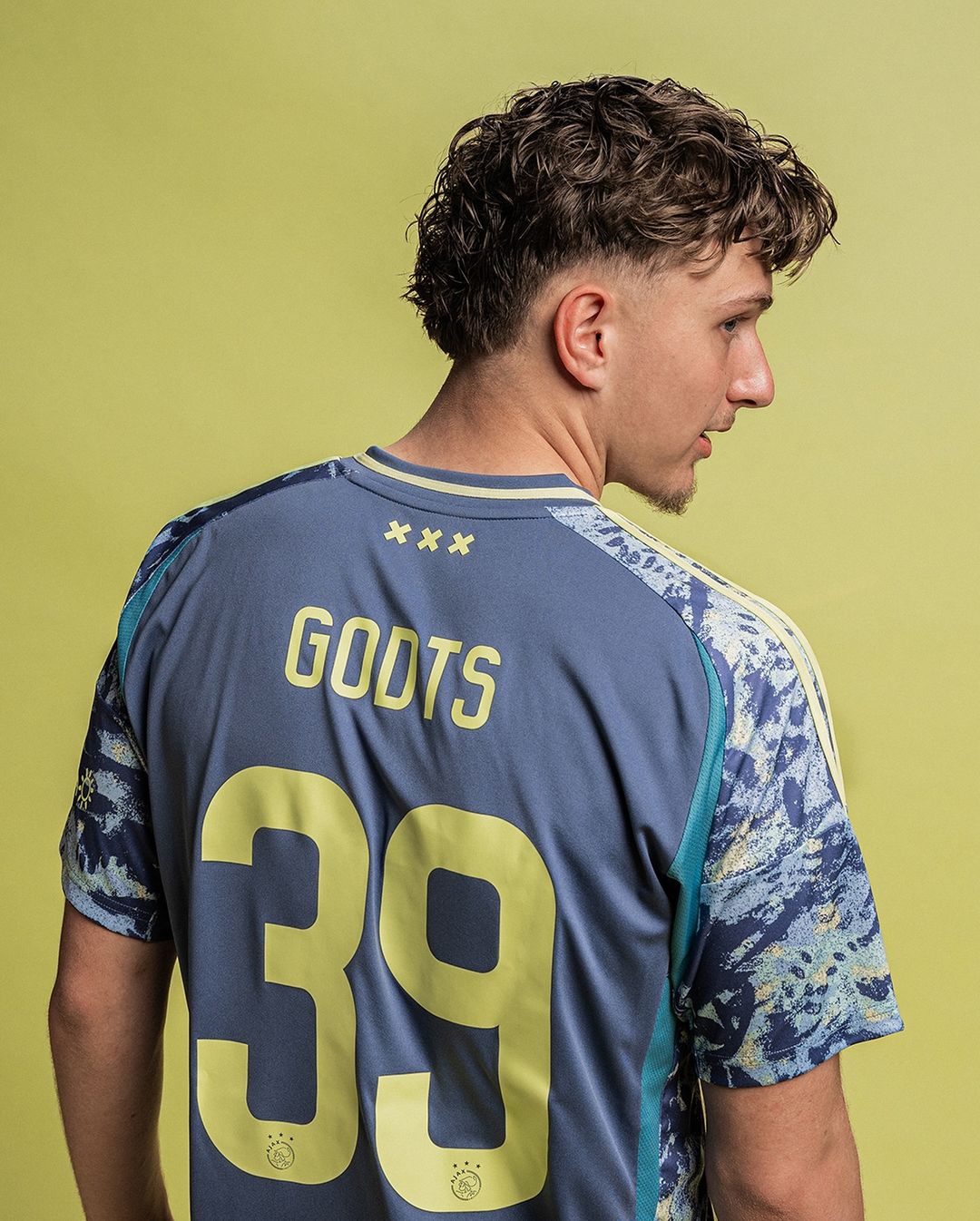 Ajax uitshirt 2024-2025 eerbetoon aan Amsterdamse creativiteit!