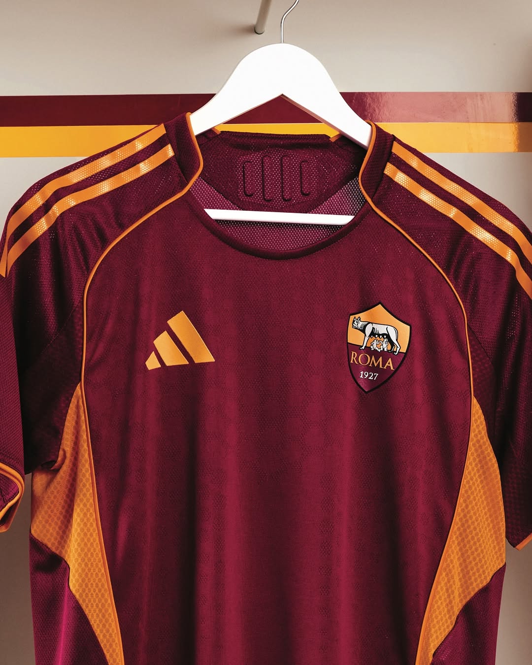 AS Roma thuisshirt 2025-2026 heeft jaren '90 look!