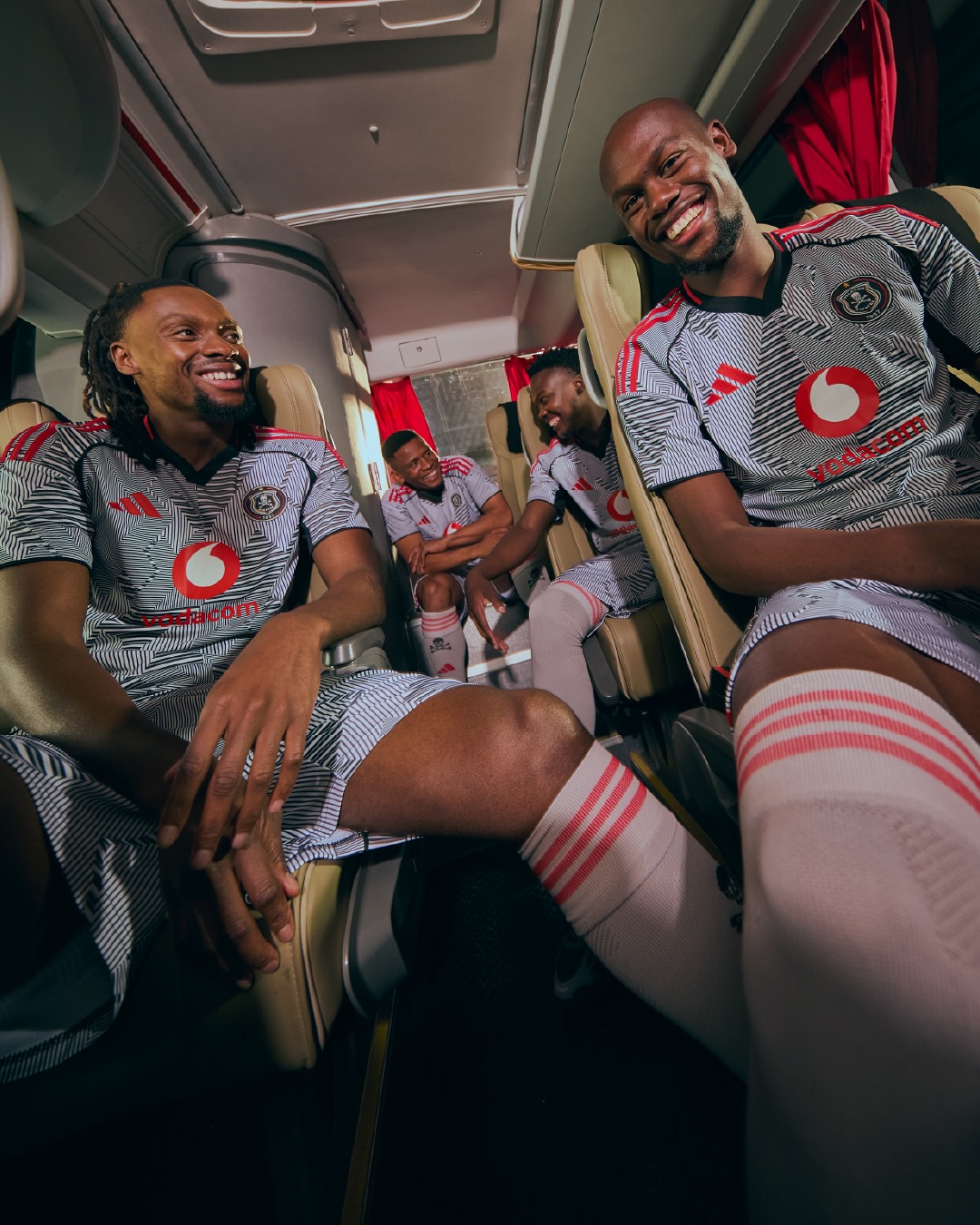 Dit zijn de Orlando Pirates voetbalshirts 2025-2026