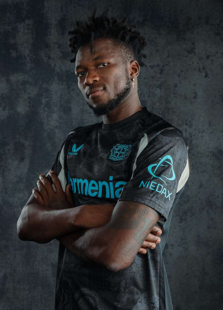 Bayer Leverkusen voetbalshirts 2024-2025 in stijl stad