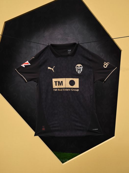 Valencia voetbalshirts 2024-2025 geïnspireerd door shirts 2003-2004