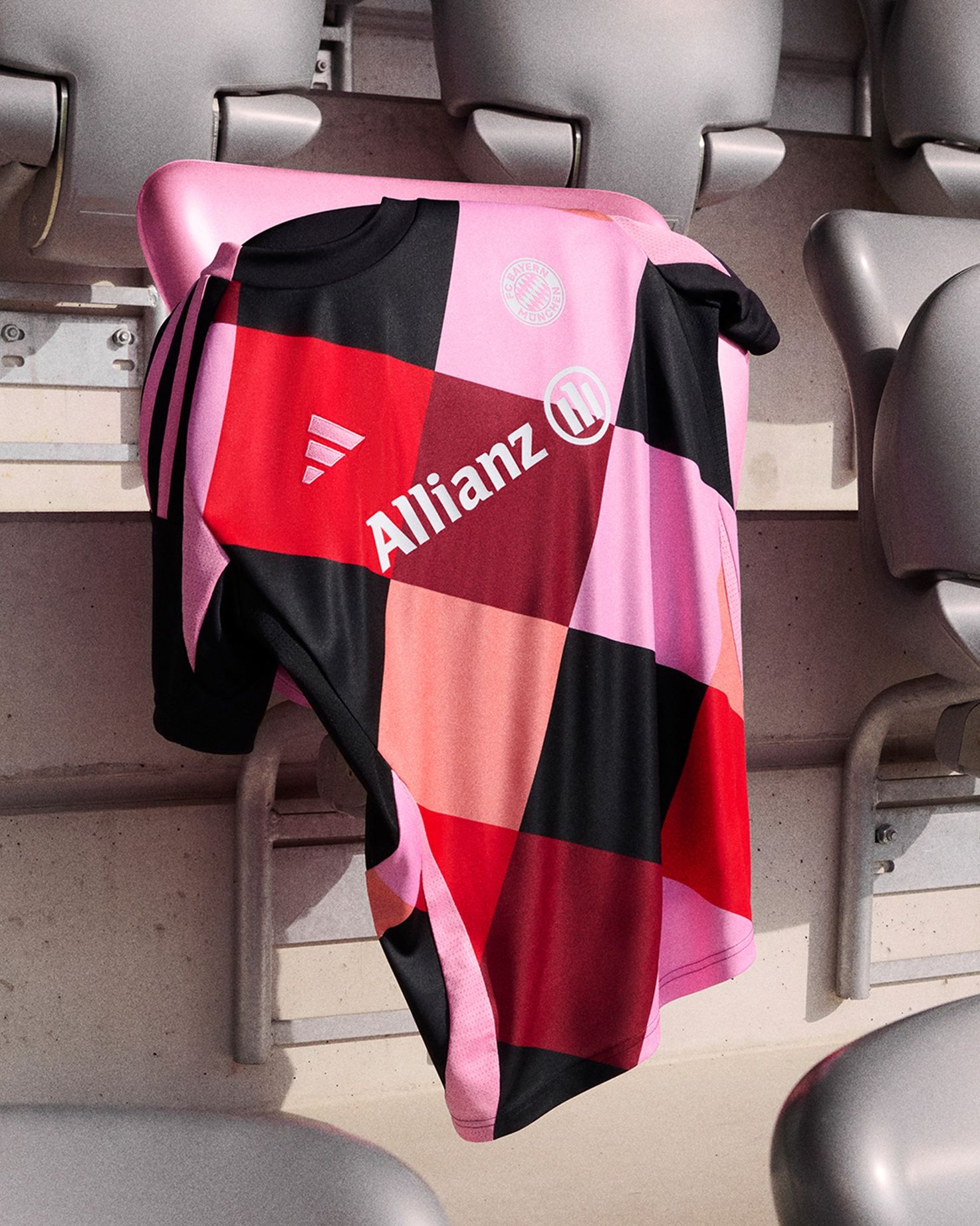 Bayern Munchen special edition vrouwen voetbalshirt 2024 in teken Breast Cancer Awareness