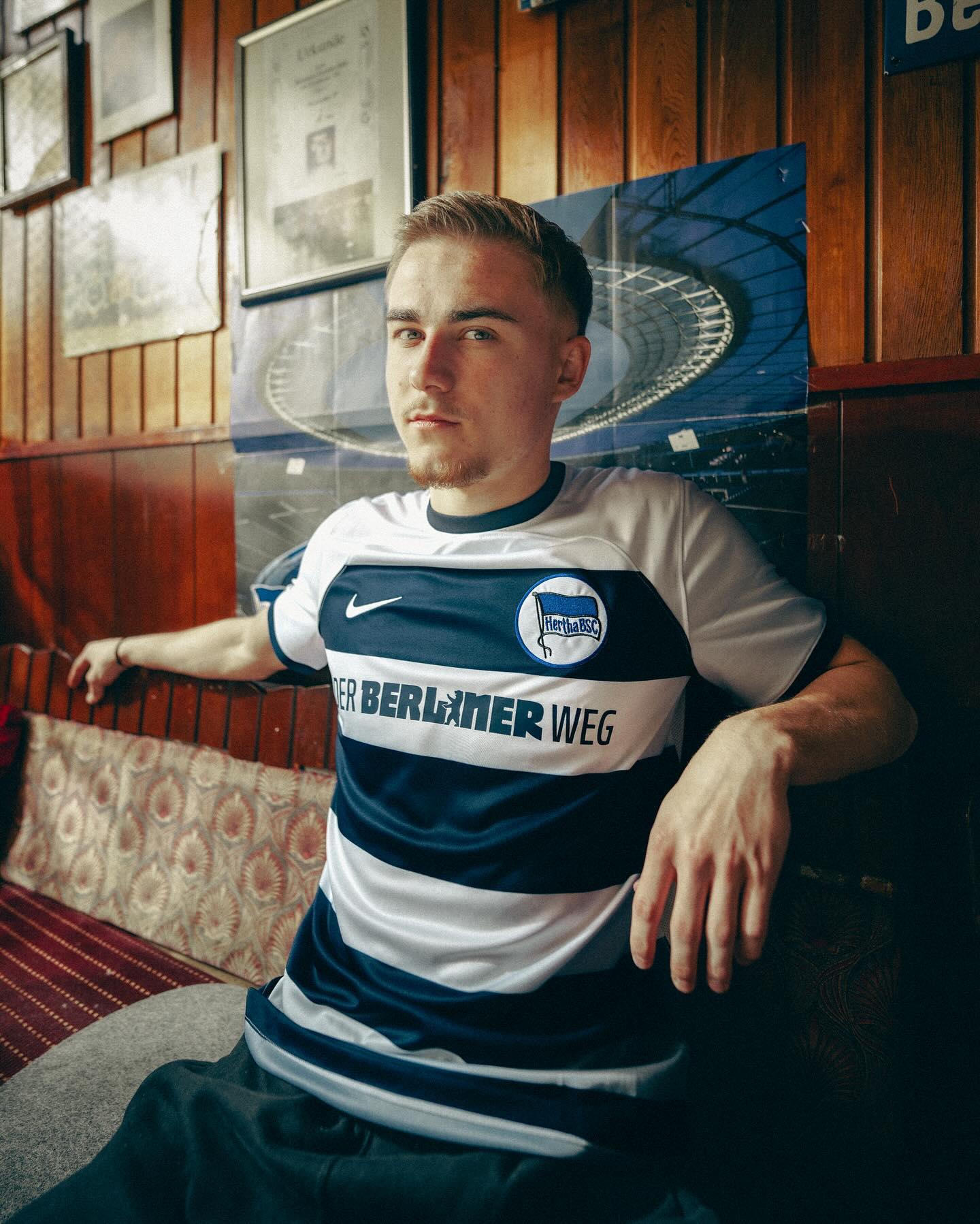 Hertha BSC special edition voetbalshirt geïnspireerd door voetbalshirt 1997-1998