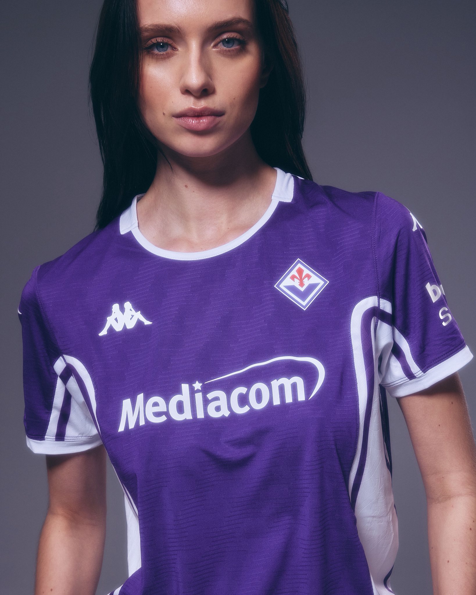 Fiorentina voetbalshirts 2025-2026 geïnspireerd door shirts jaren '90, basiliek en Arno