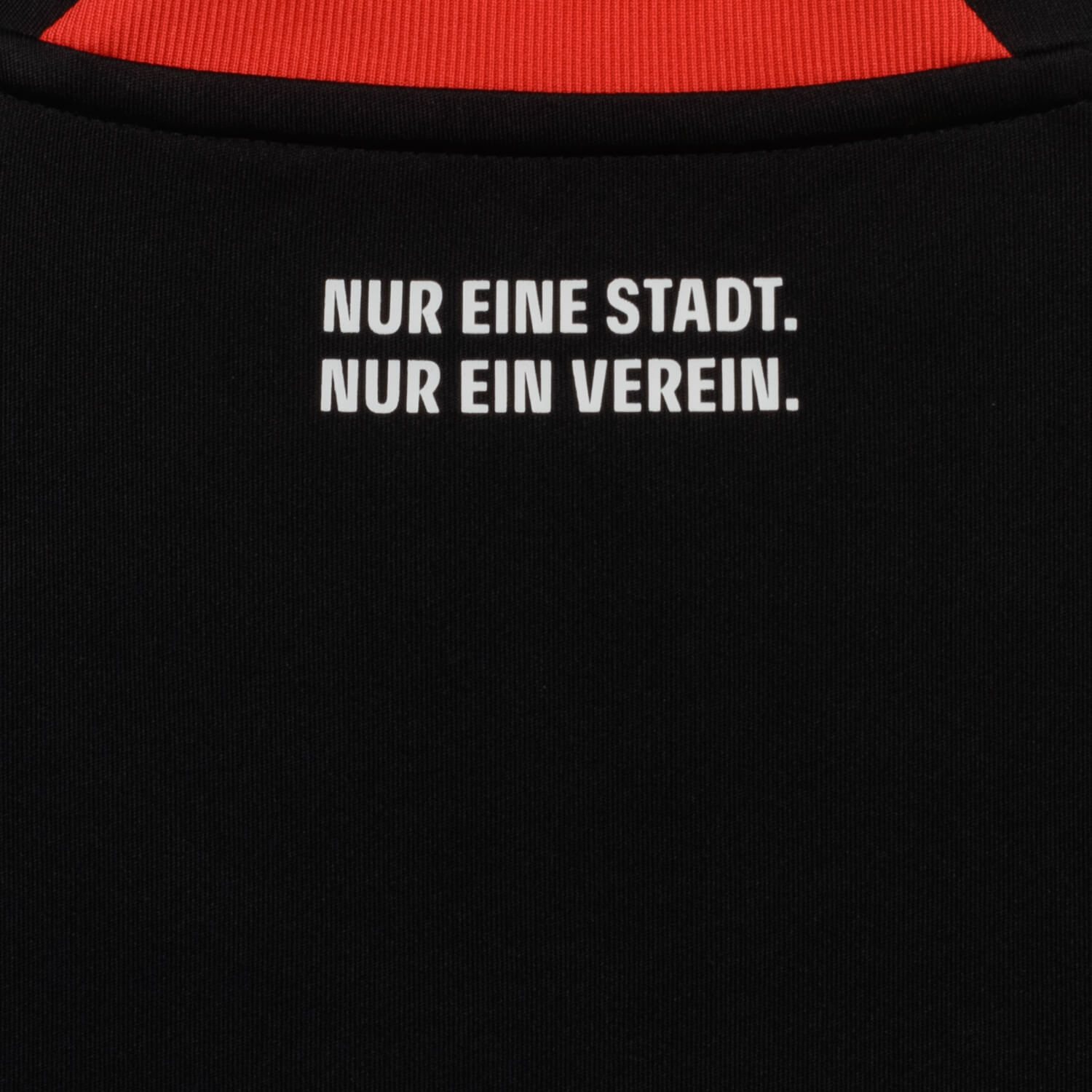Dit zijn de Eintracht Frankfurt voetbalshirts 2025-2026 van adidas