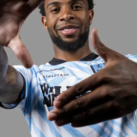 RKC Waalwijk voetbalshirts 2024-2025 bevatten banen!