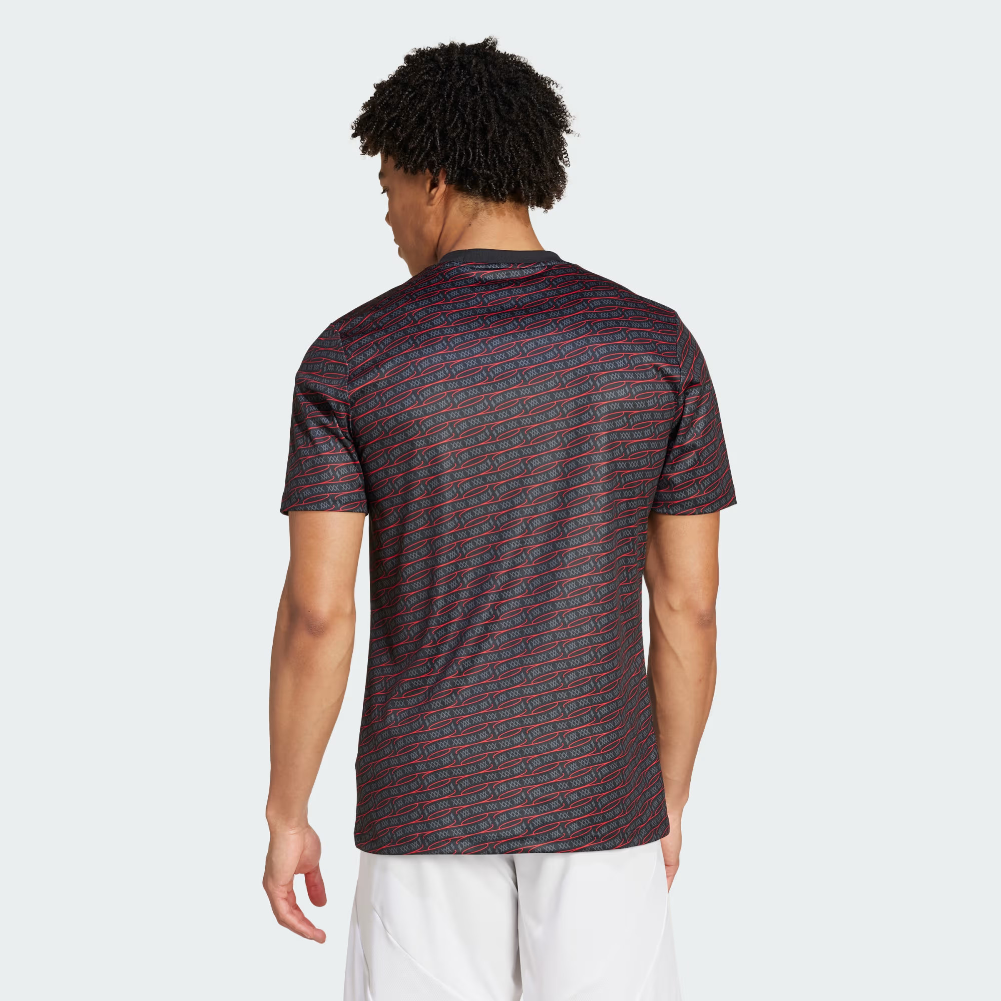 Dit is het Ajax warming-up shirt 2024-2025